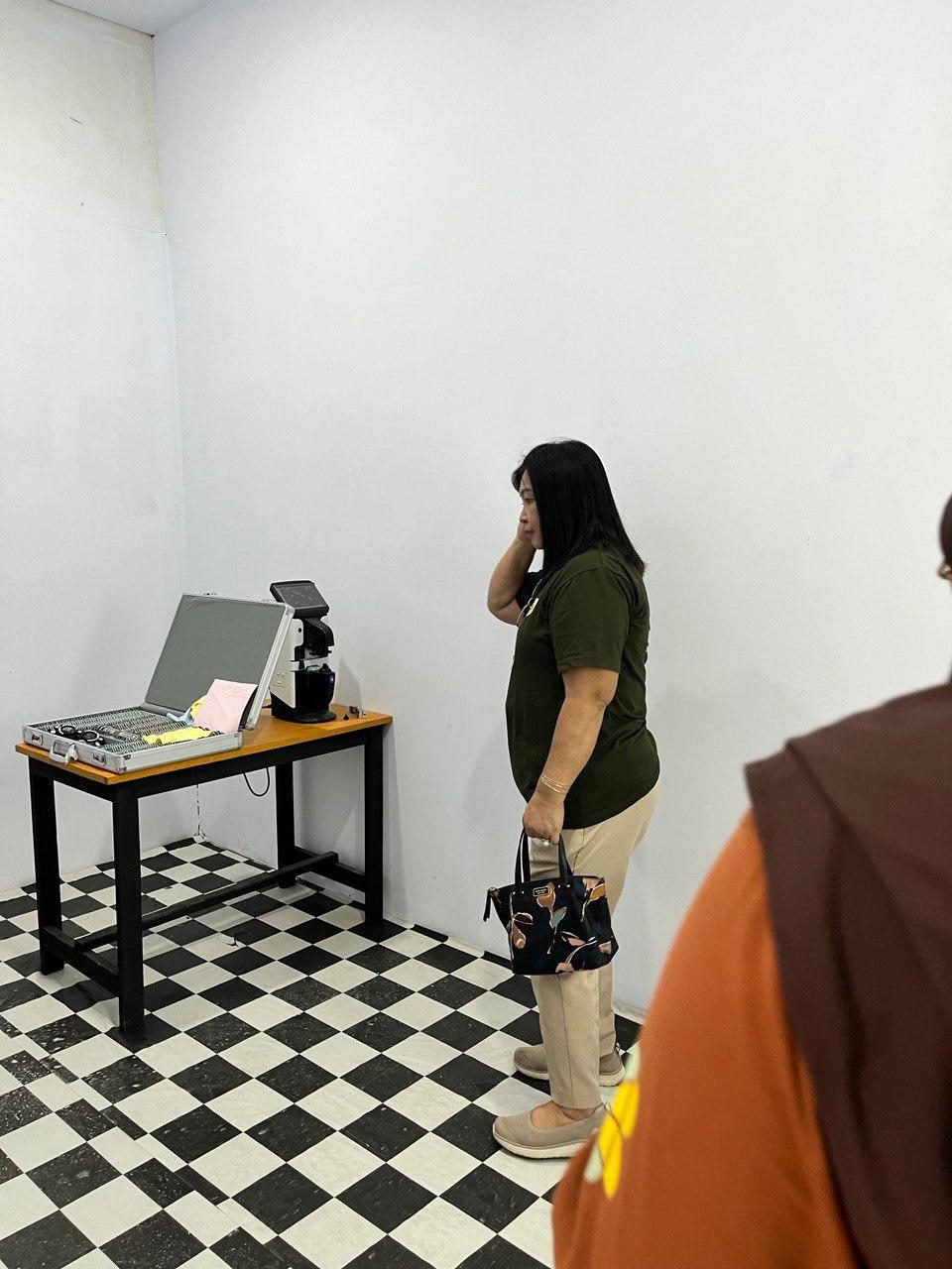 Pemeriksaan di Apotek FZ Kelurahan Kotamobagu