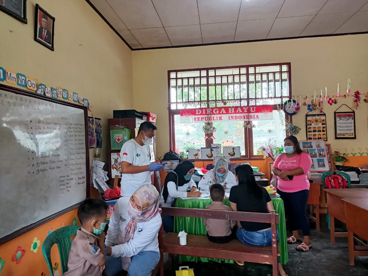Imunisasi MR (Measles Rubella) di Wilayah Kerja Puskesmas Motoboi Kecil.