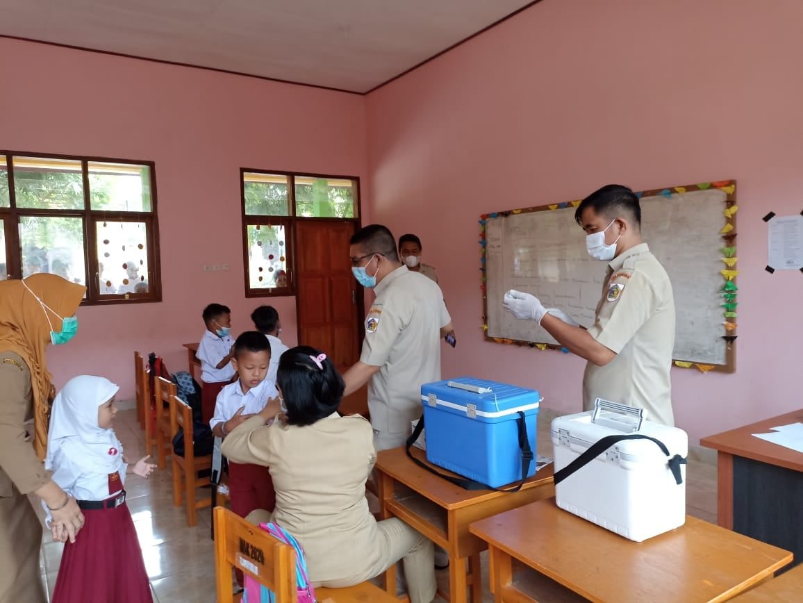 Bulan Imunisasi Anak Sekolah di SDN 1 SIa dan SDN 2 Upai