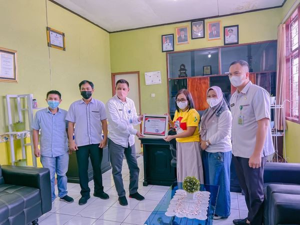 Penerimaan Penghargaan pada Giat Percepatan Vaksinasi ODSK